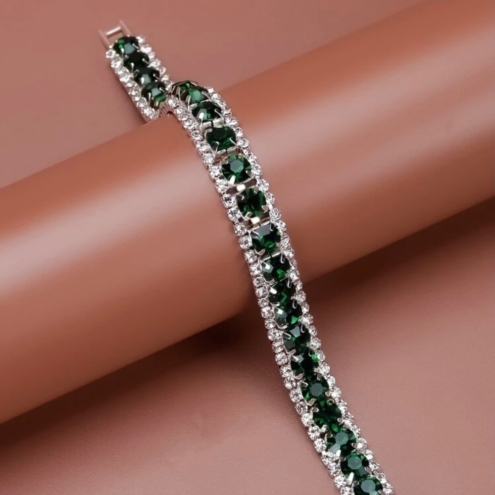 RHINESTONE BRACELET NWOT - Picture 2 of 8